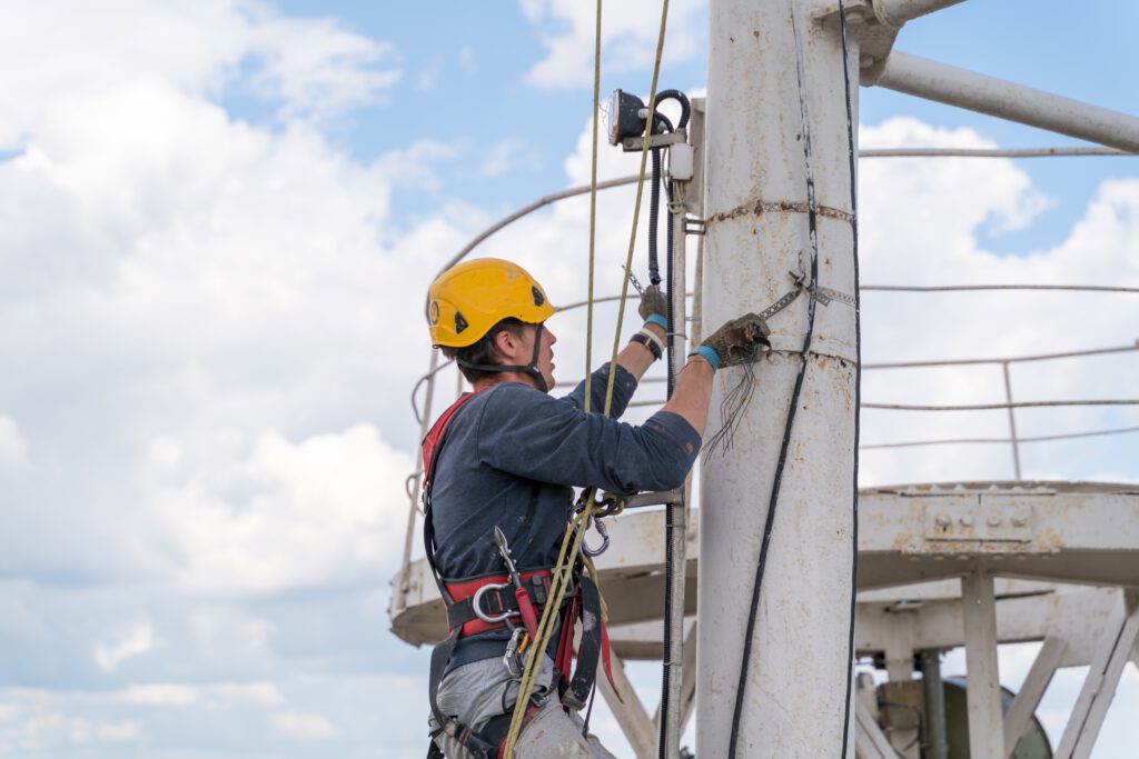 a worker with climbing equipment serves a city tv 2022 11 15 02 30 34 utc