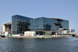 مقر شركة بوكينج في هولندا - مصدر: ويكيميديا