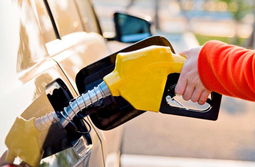 الانخفاض الأوّل في سعر البنزين لهذا العام، وهذا هو السعر الجديد لليتر البنزين