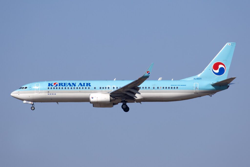 1620px HL8221 B737 800 Korean Air 7567040074