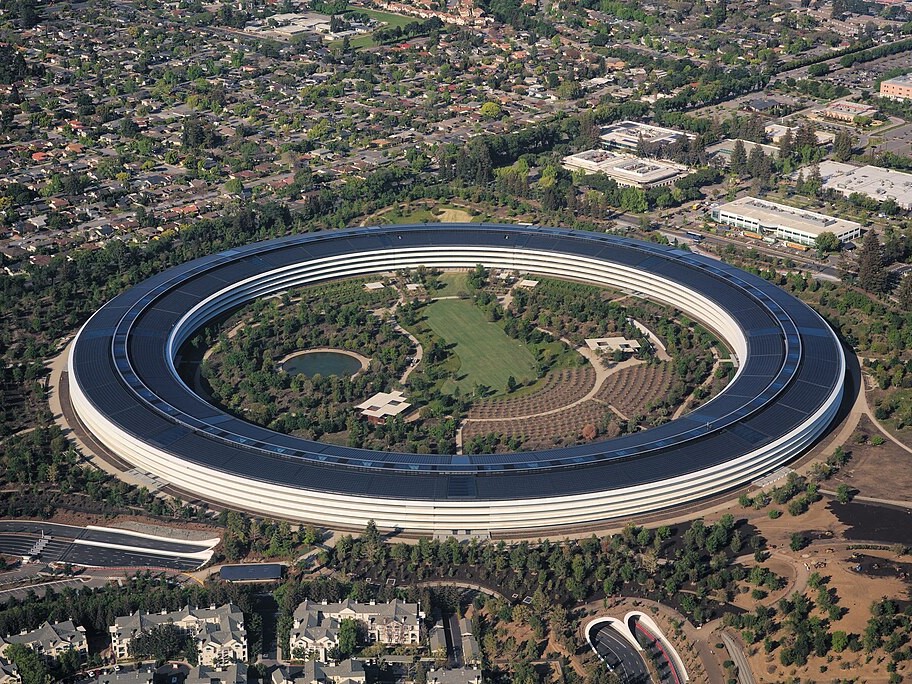 1024px Aerial view of Apple Park dllu