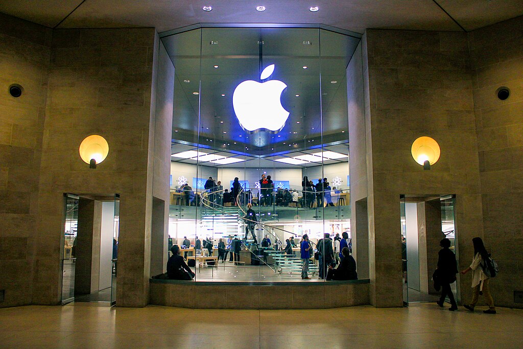 1024px Apple Store Carrousel du Louvre 18 March 2011