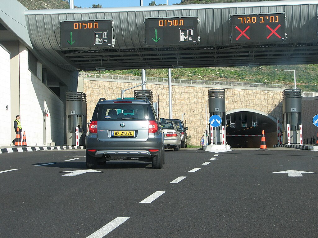 1024px Carmel Tunnels 2011 3