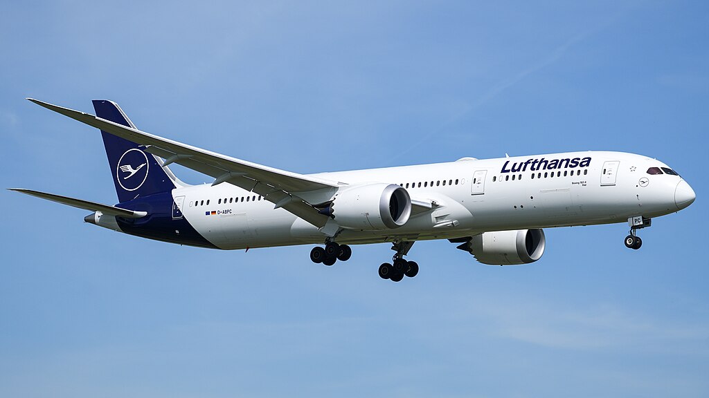 1024px Frankfurt Airport Lufthansa Boeing 787 9 Dreamliner D ABPC DSC02632