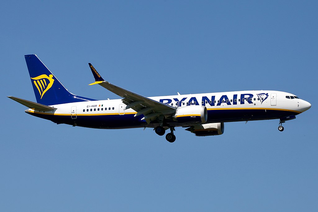 1024px EI HGR Boeing 737 8