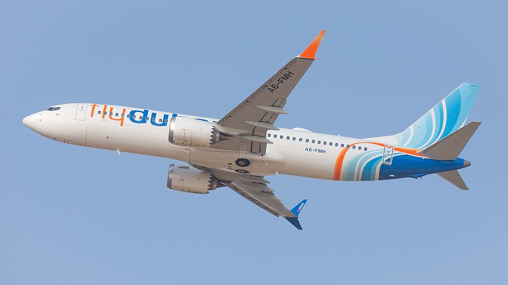 1024px TLV FlyDubai Boeing 737 MAX8 A6 FMH